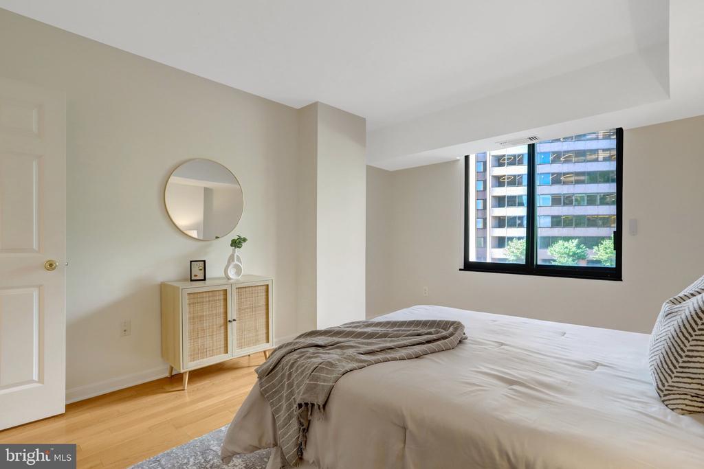 1300 CRYSTAL DRIVE Unit: 401S