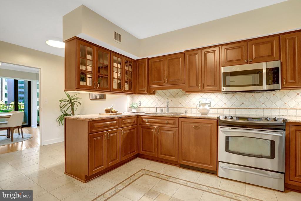 1300 CRYSTAL DRIVE Unit: 401S