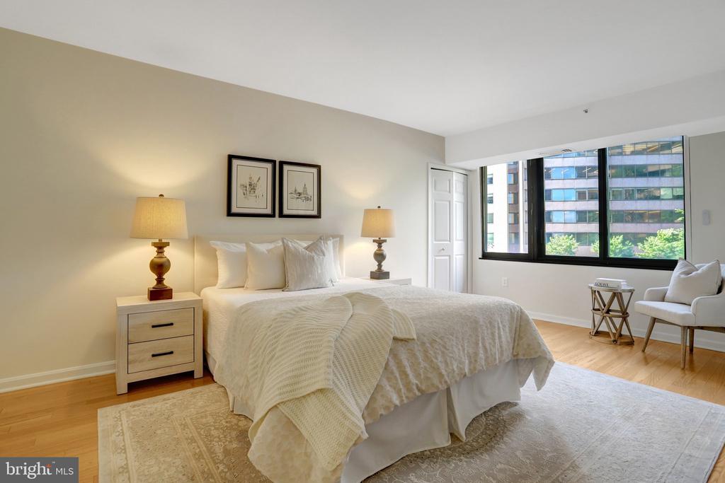 1300 CRYSTAL DRIVE Unit: 401S