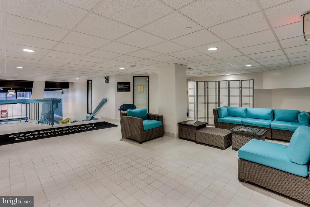 1300 CRYSTAL DRIVE Unit: 401S