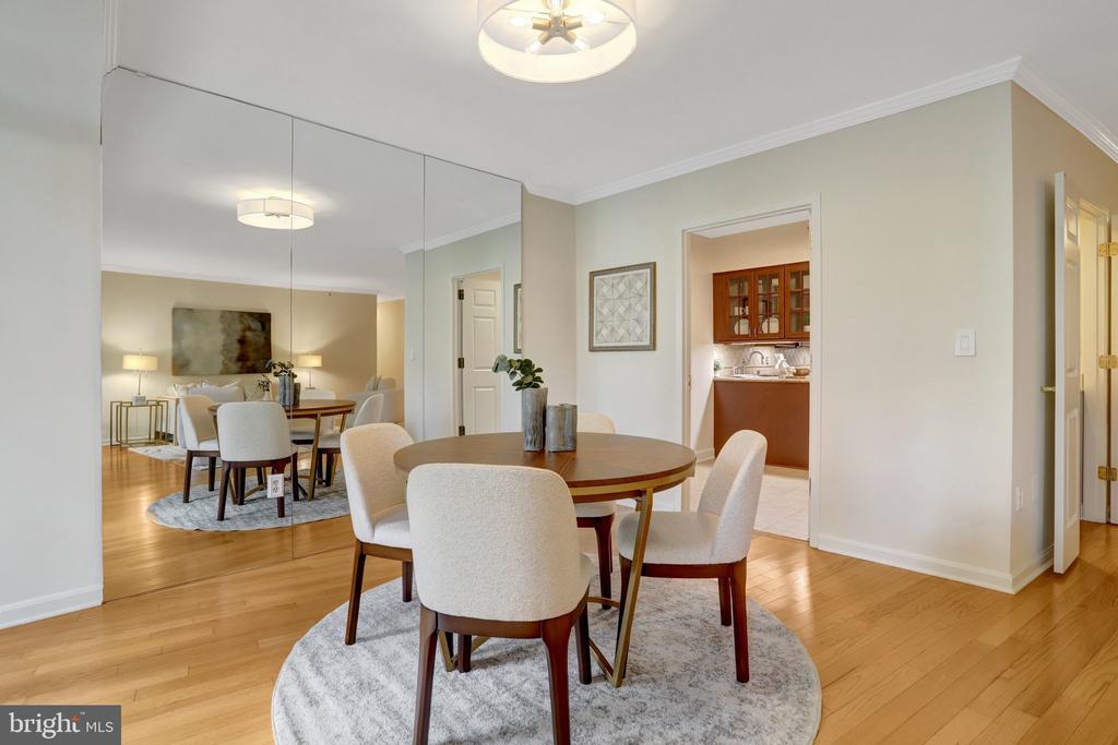 1300 CRYSTAL DRIVE Unit: 401S