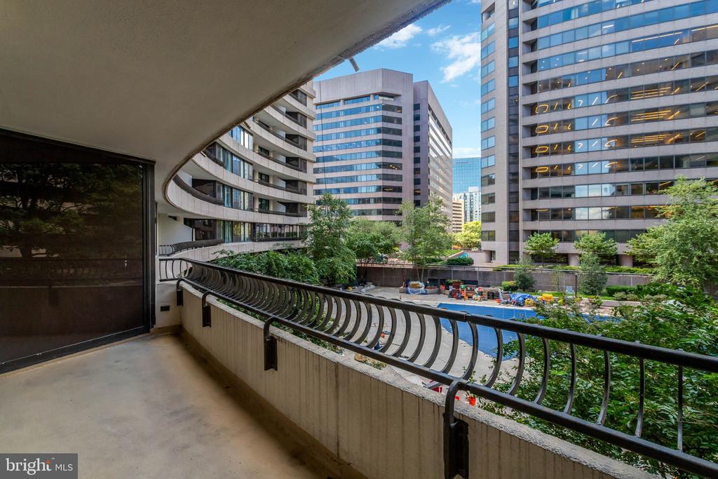 1300 CRYSTAL DRIVE Unit: 401S