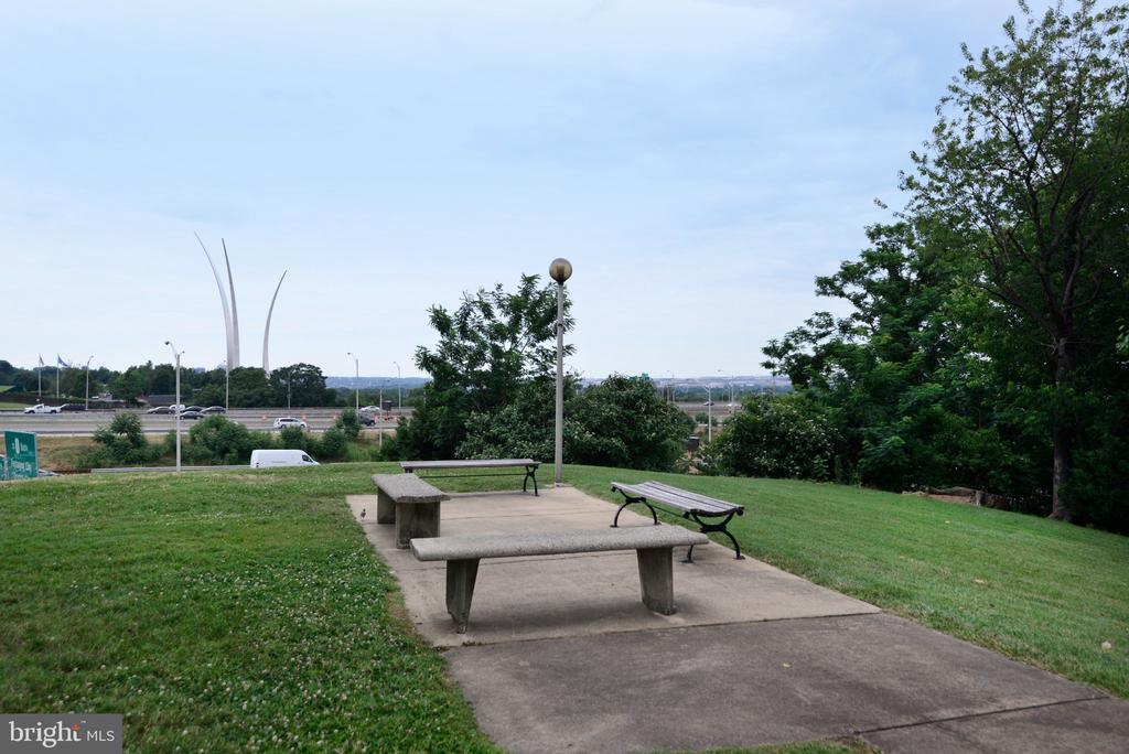 1300 ARMY NAVY DRIVE Unit: 823