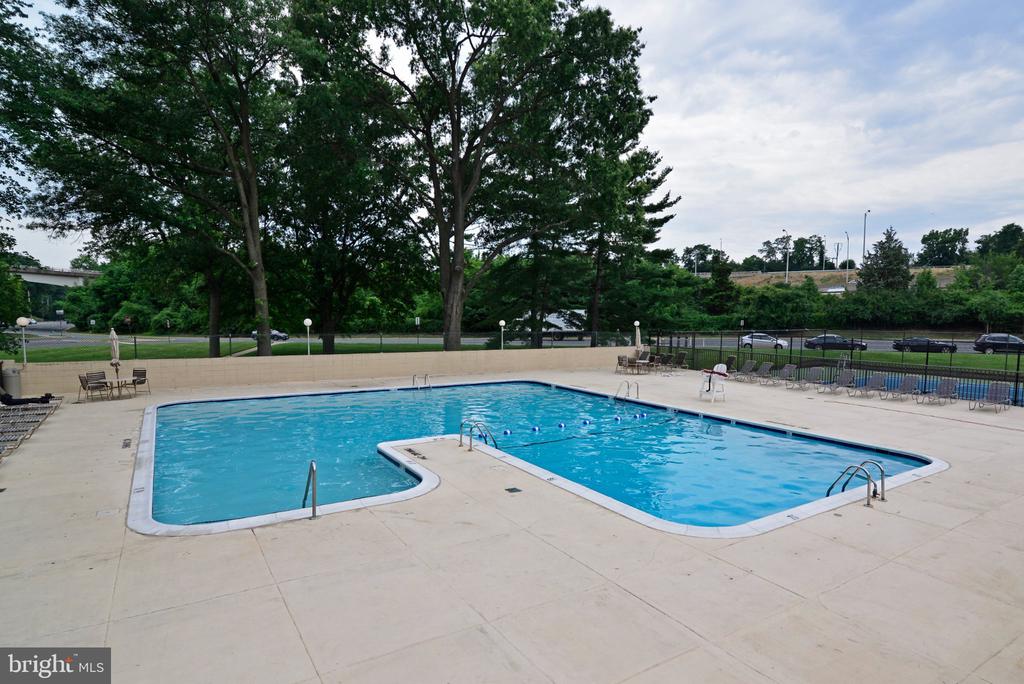 1300 ARMY NAVY DRIVE Unit: 823