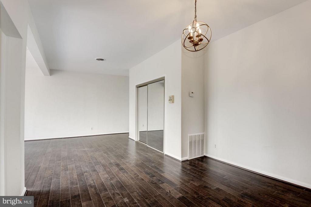 103 SKYHILL ROAD 8