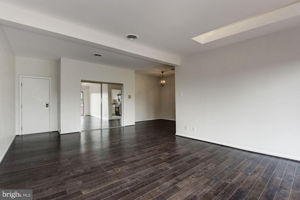 103 SKYHILL ROAD 8