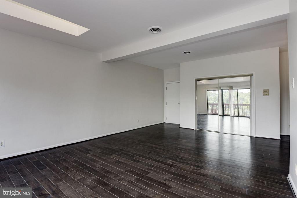 103 SKYHILL ROAD 8