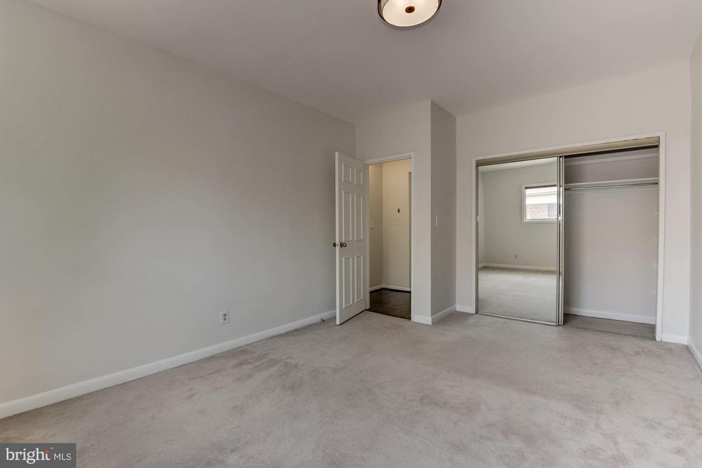 103 SKYHILL ROAD 8