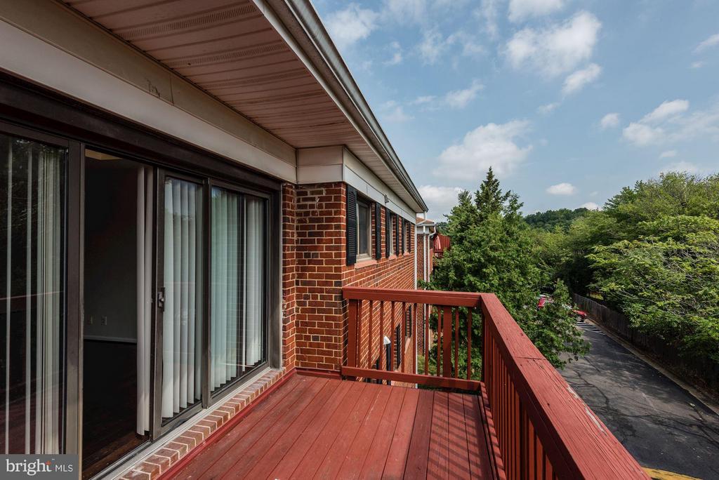 103 SKYHILL ROAD 8