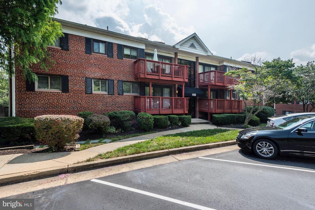 103 SKYHILL ROAD 8
