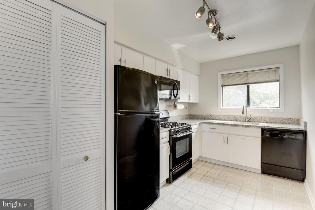 103 SKYHILL ROAD 8