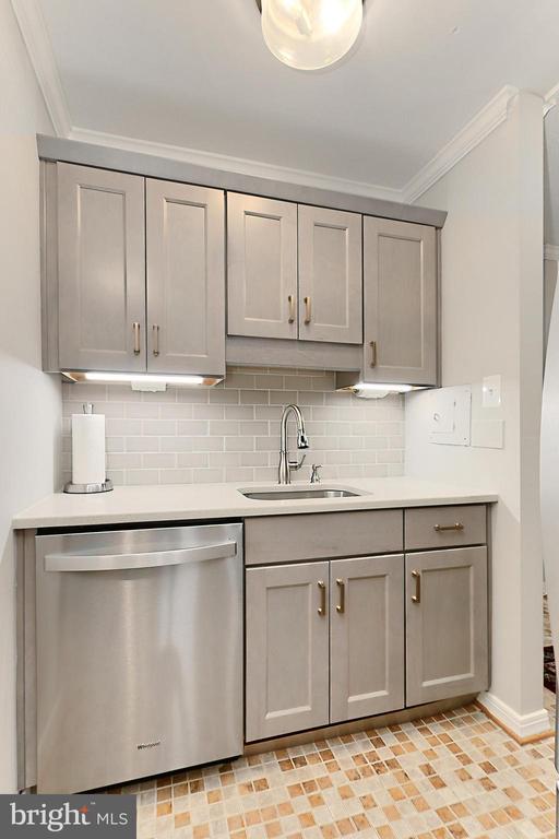801 N PITT STREET 1407