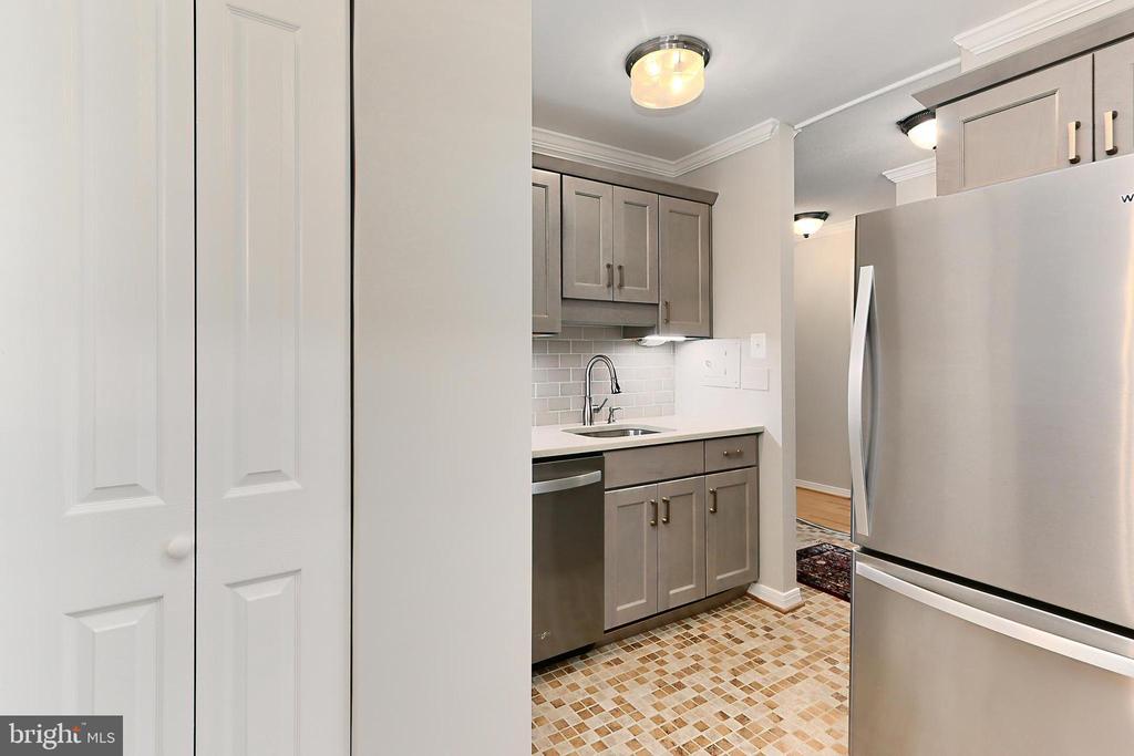 801 N PITT STREET 1407