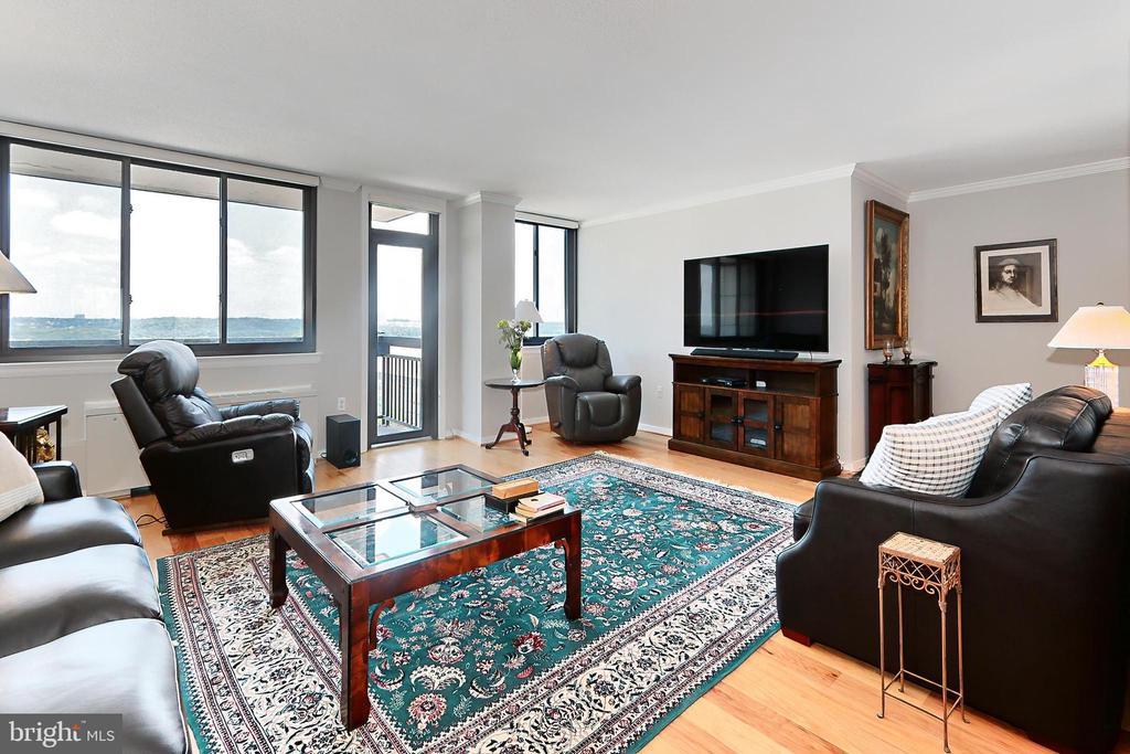 801 N PITT STREET 1407