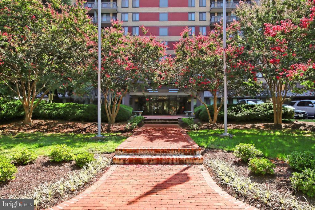 801 N PITT STREET 1407