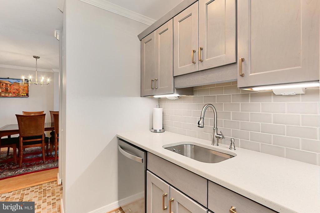 801 N PITT STREET 1407