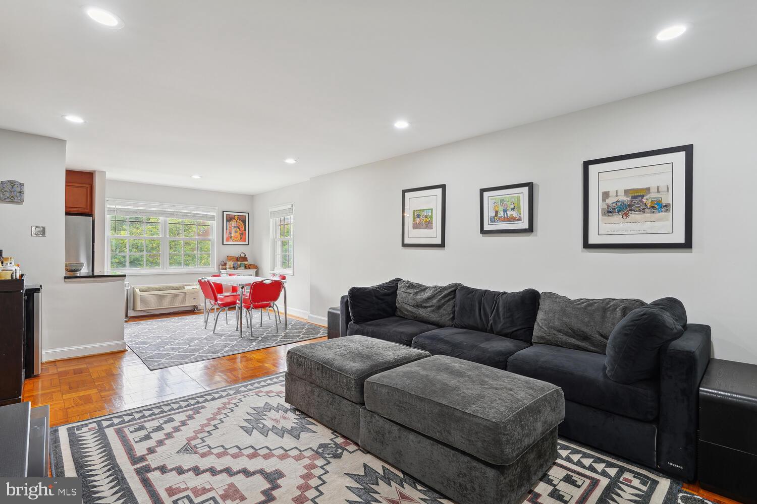1636 W ABINGDON DRIVE W 201