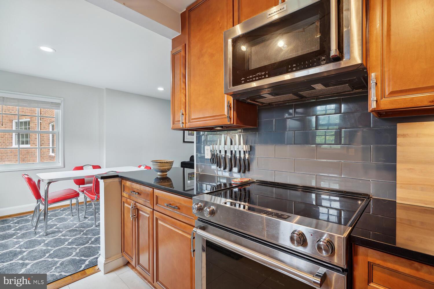 1636 W ABINGDON DRIVE W 201
