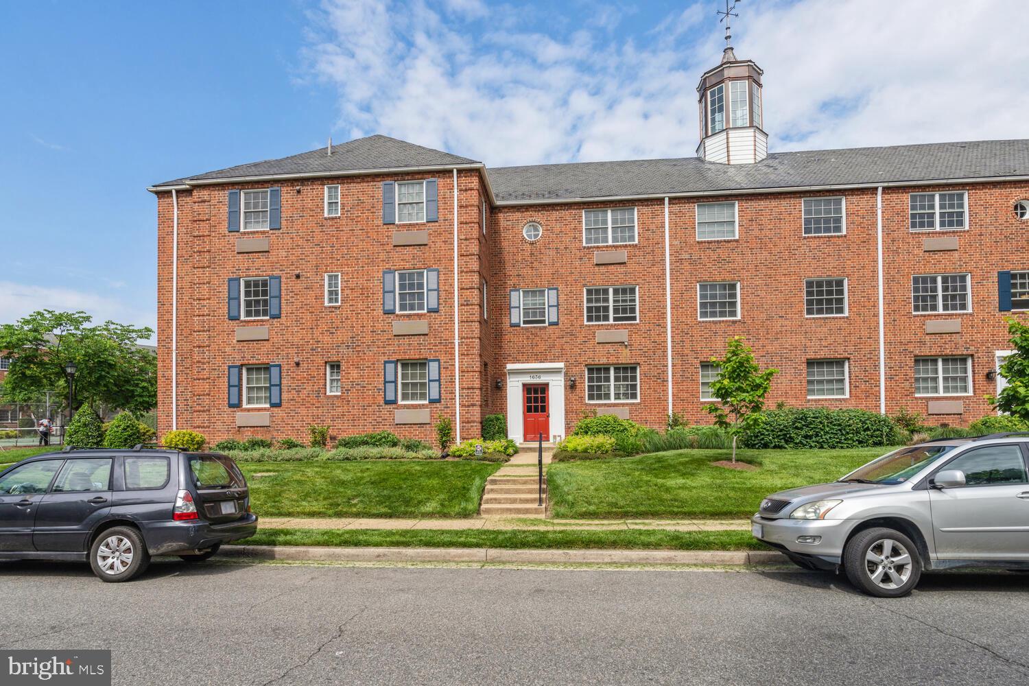1636 W ABINGDON DRIVE W 201