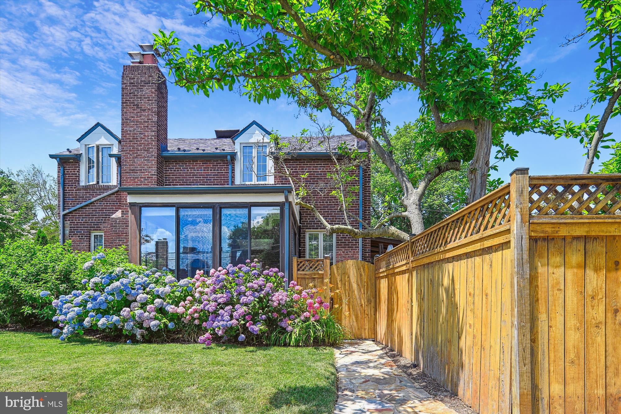 801 DEVON PLACE