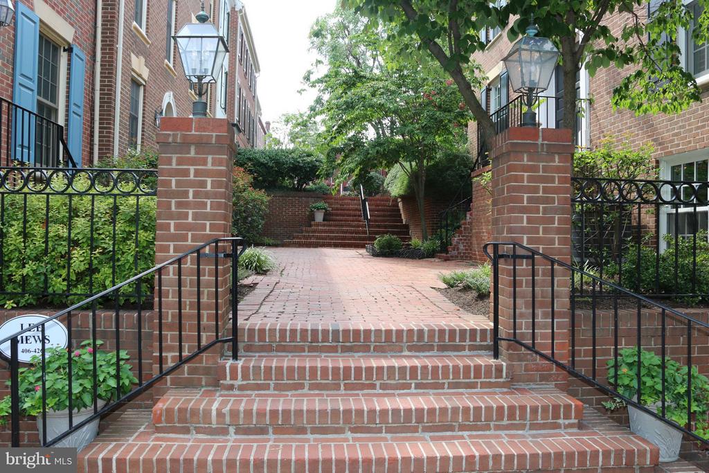 426 N SAINT ASAPH STREET 1/2 N