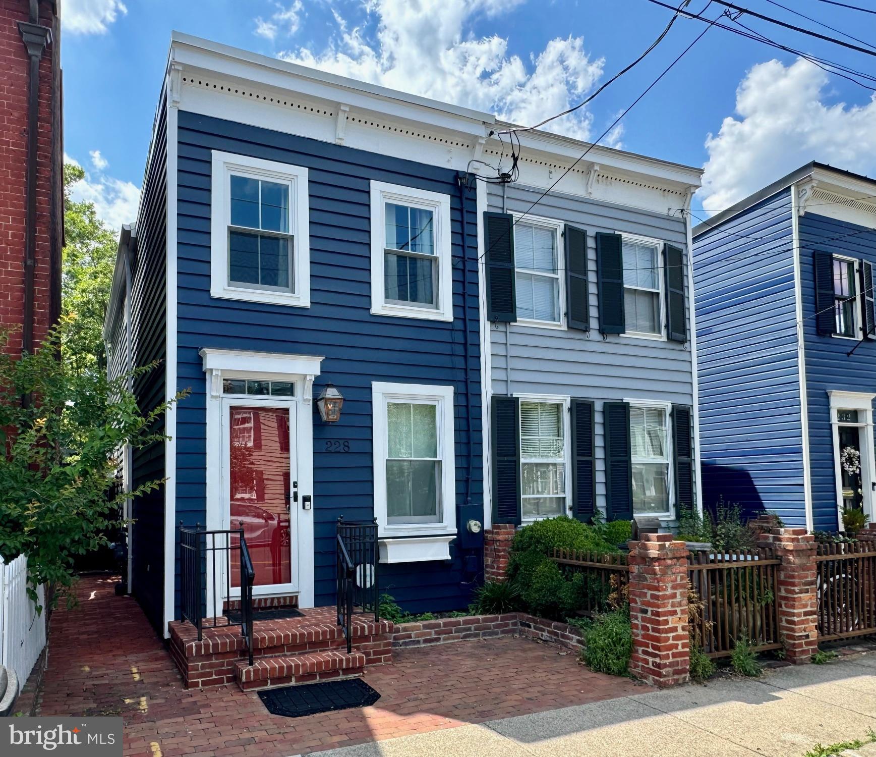 228 N ALFRED STREET N