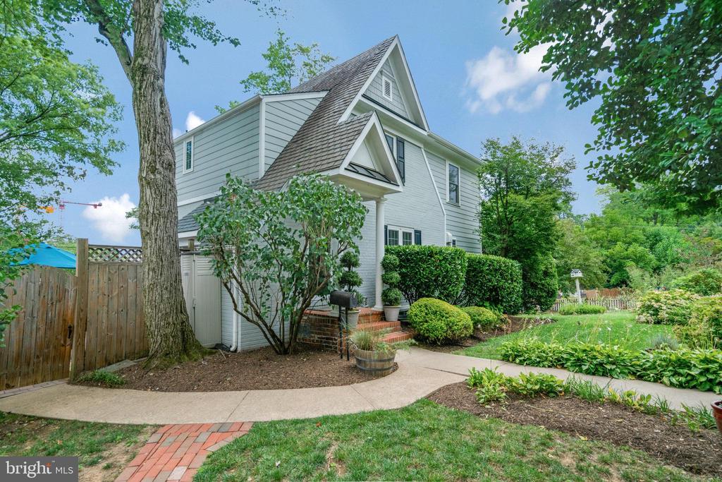 3501 NORRIS PLACE