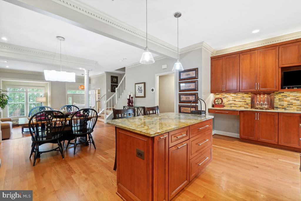 1212 DARTMOUTH ROAD
