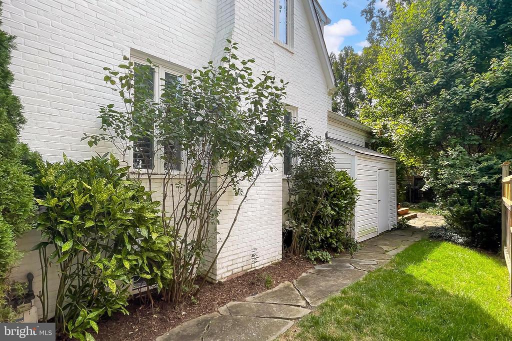 502 VIRGINIA AVENUE