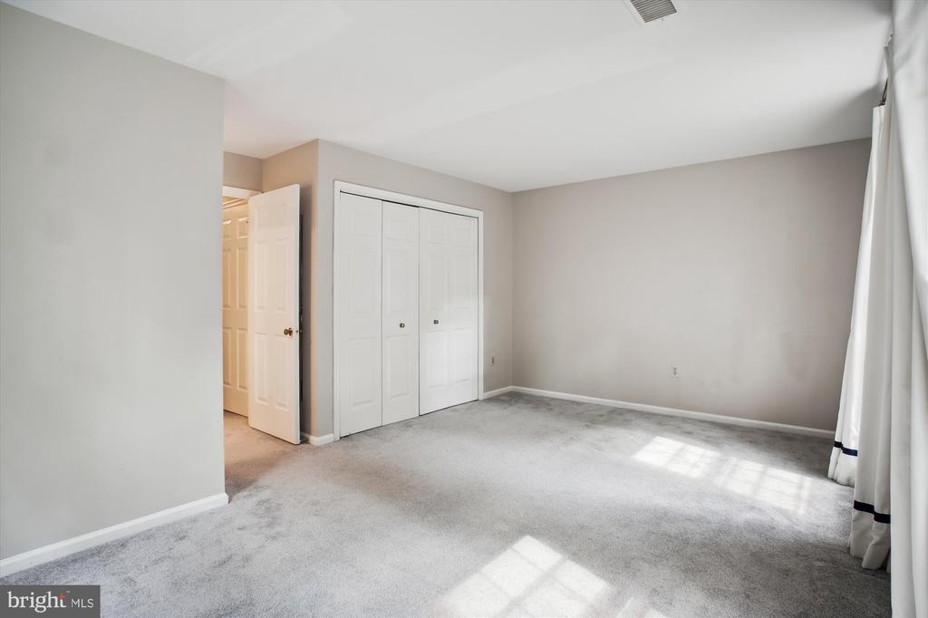 450 W GLEBE ROAD