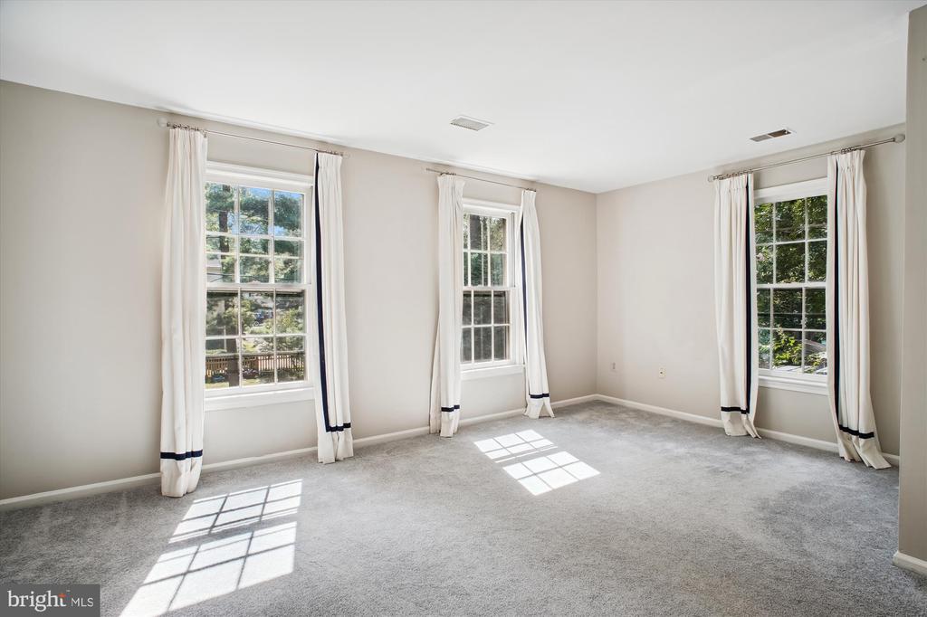 450 W GLEBE ROAD