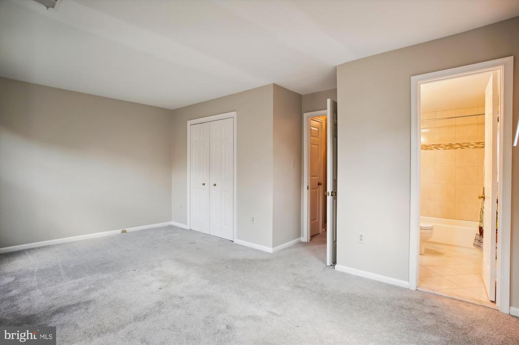 450 W GLEBE ROAD
