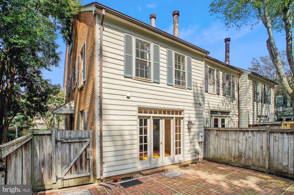 450 W GLEBE ROAD