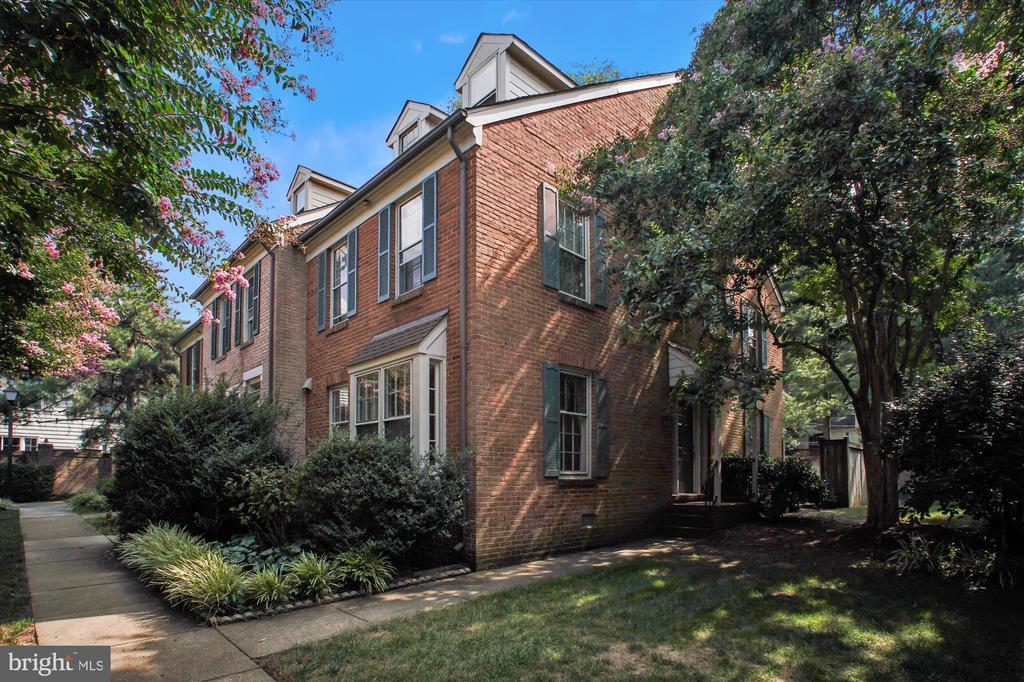 450 W GLEBE ROAD