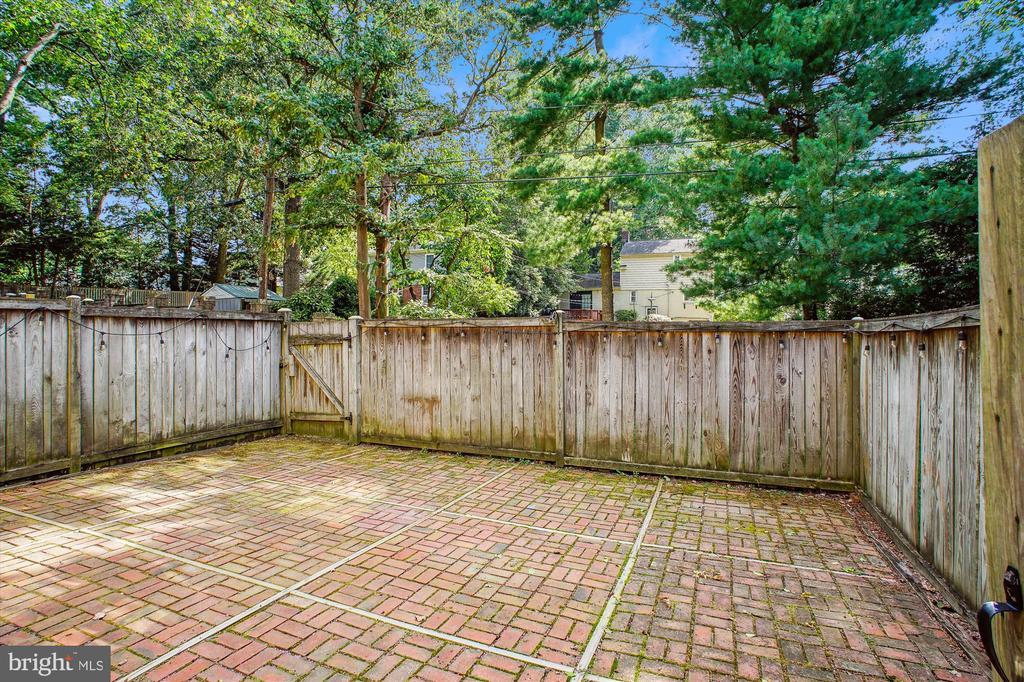 450 W GLEBE ROAD