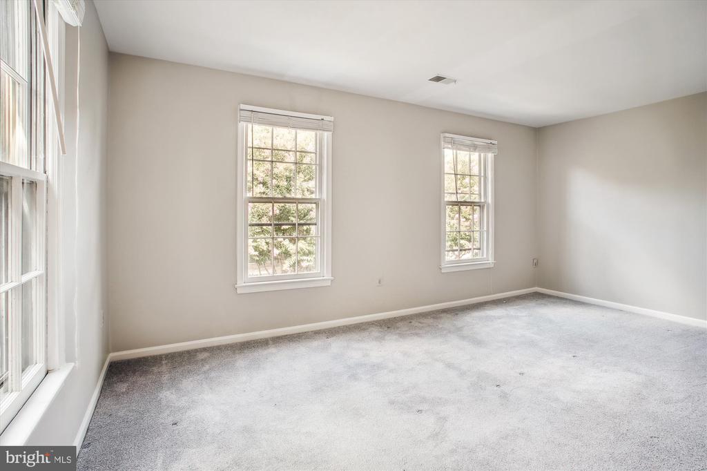 450 W GLEBE ROAD