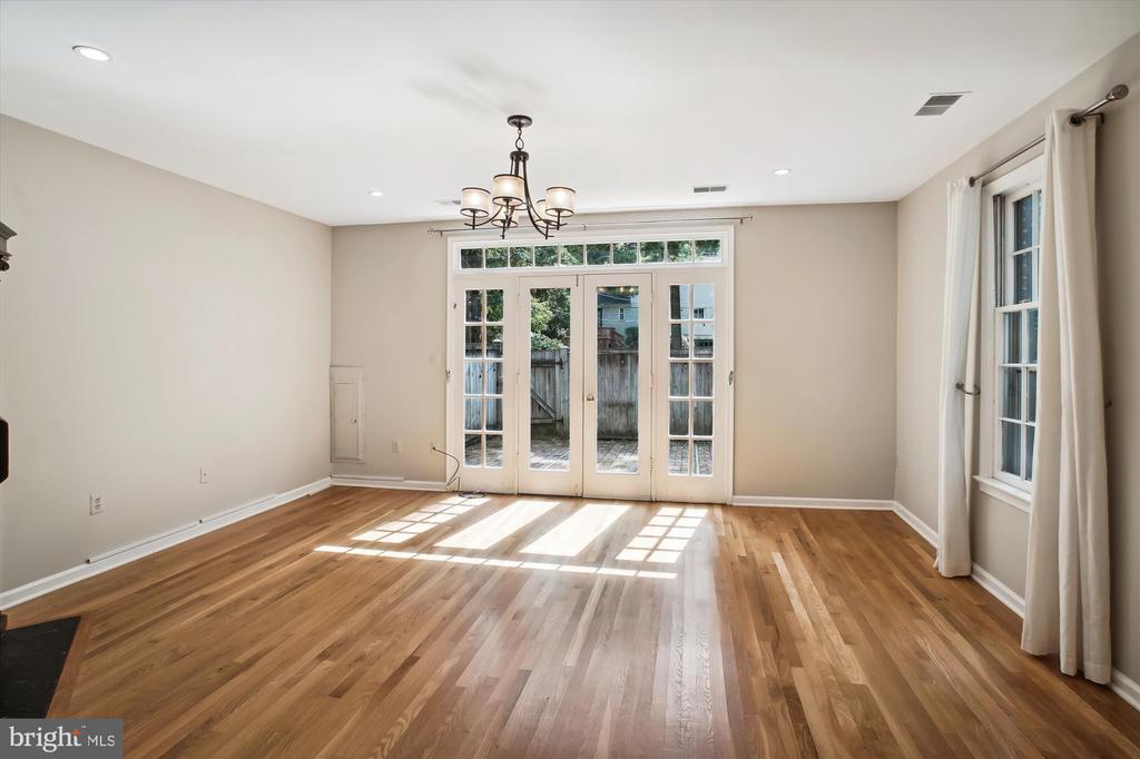 450 W GLEBE ROAD