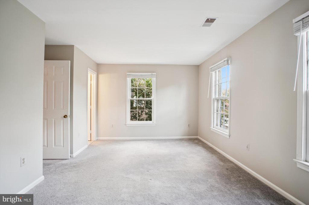450 W GLEBE ROAD