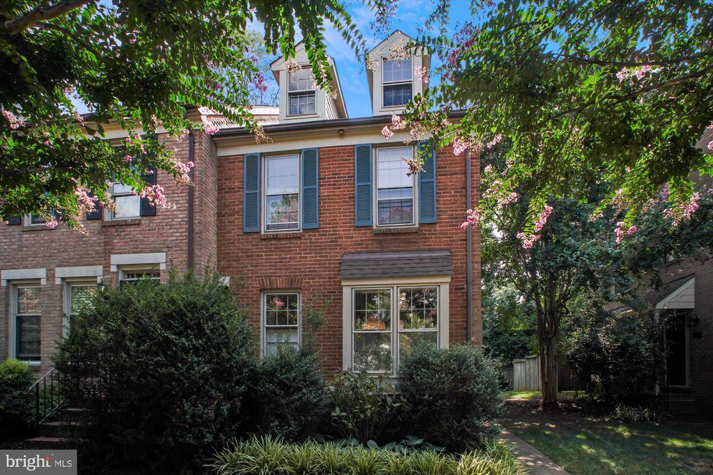 450 W GLEBE ROAD