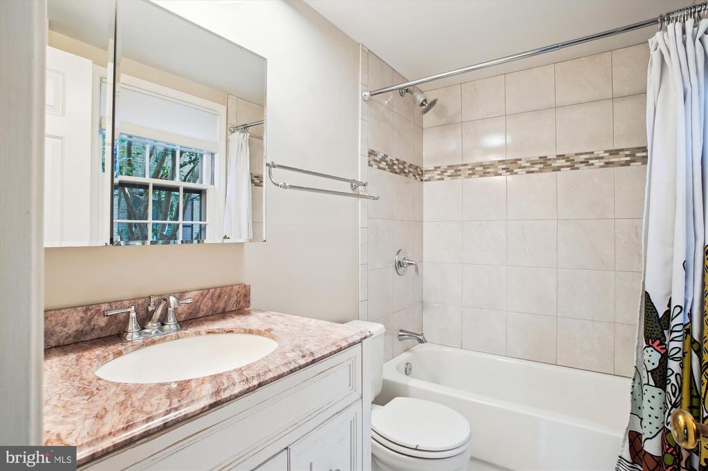 450 W GLEBE ROAD