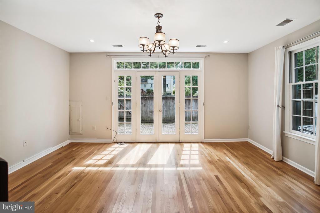 450 W GLEBE ROAD