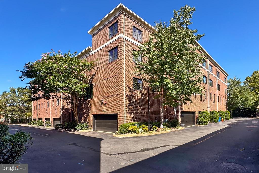 715 N FAYETTE STREET