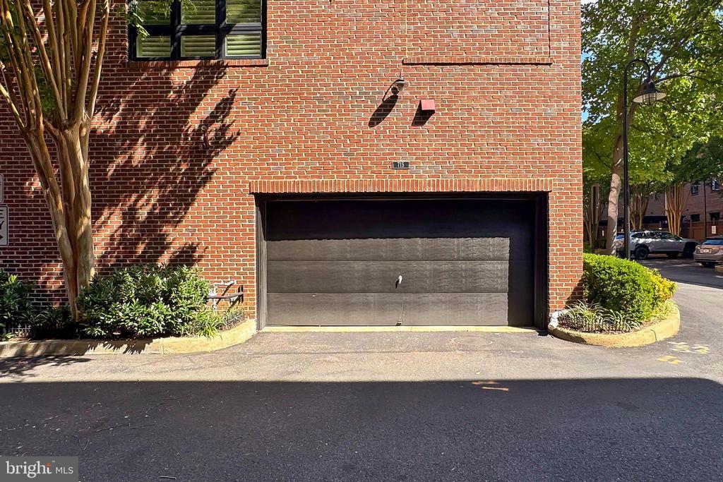 715 N FAYETTE STREET