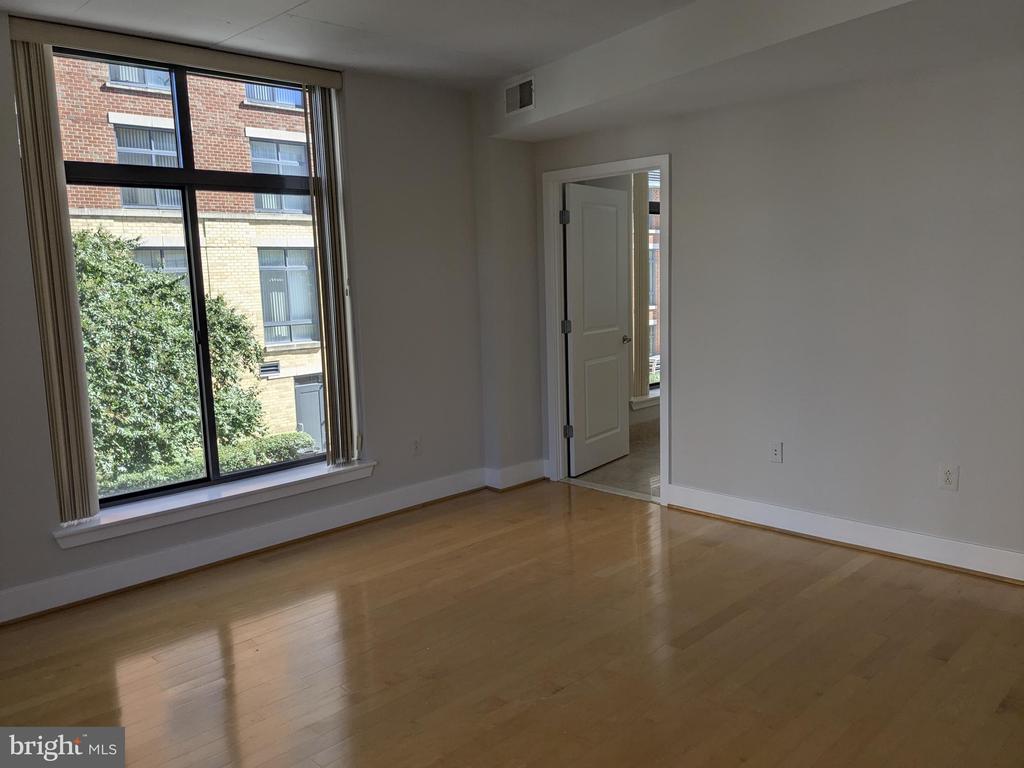 520 JOHN CARLYLE STREET 102