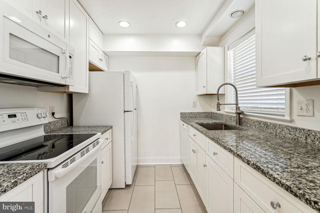 2908 EDGEHILL DRIVE