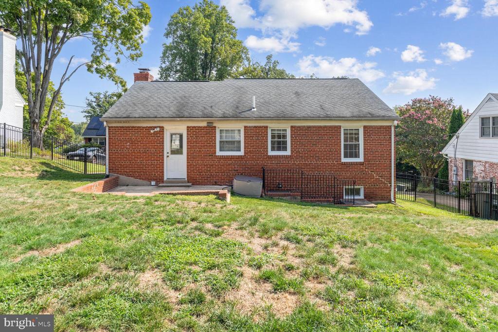 2908 EDGEHILL DRIVE