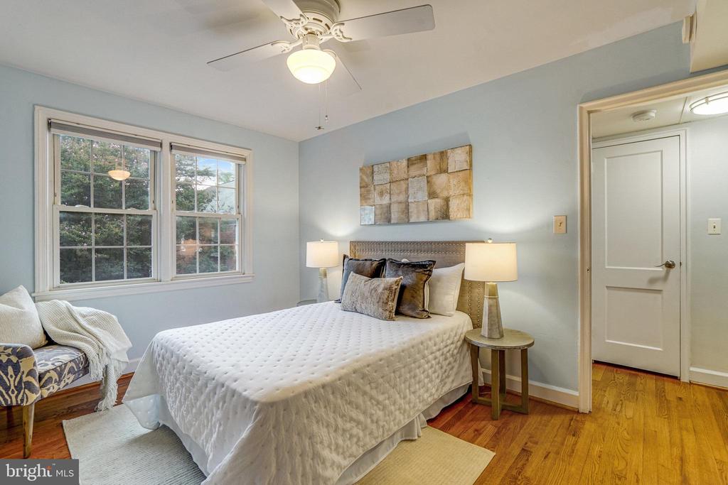 702 S FAYETTE STREET 22
