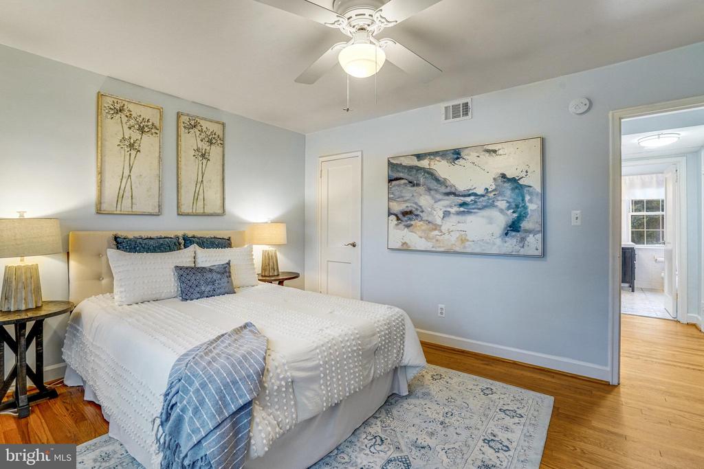 702 S FAYETTE STREET 22