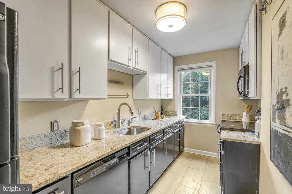 702 S FAYETTE STREET 22