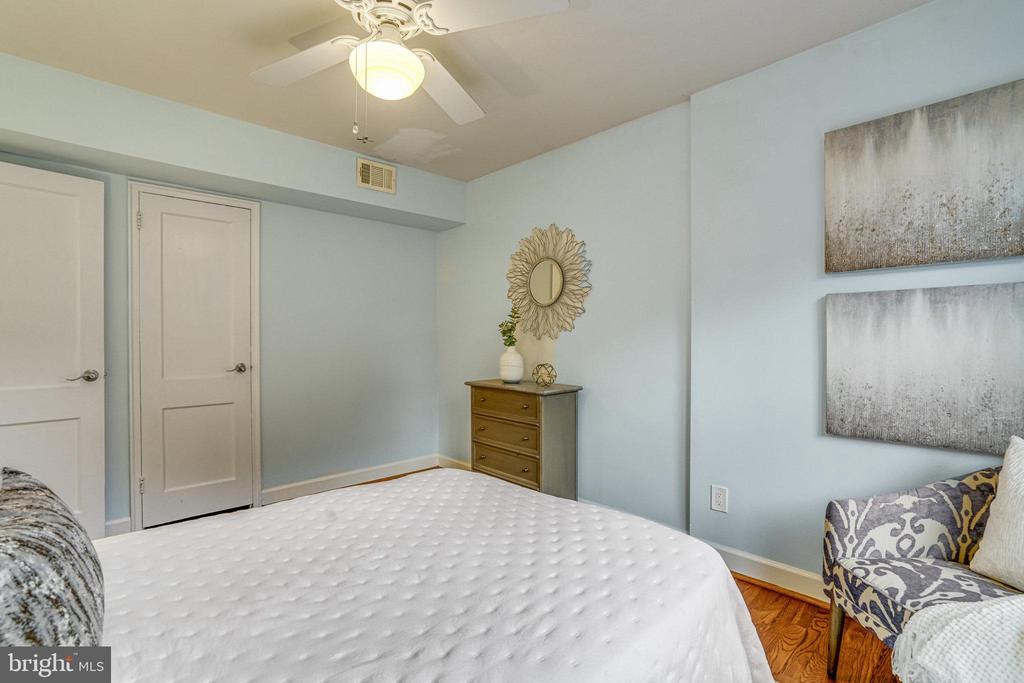 702 S FAYETTE STREET 22